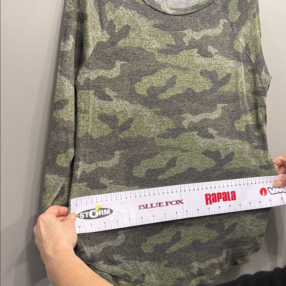 American Eagle Outfitters Green Camo Long Sleeve Tee - Picture 5 of 7